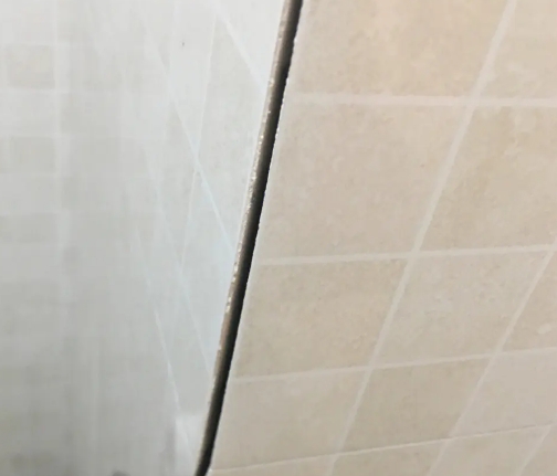 迪庆瓷砖空鼓维修公司分享阳台瓷砖脱落的修复过程可以分为以下几个步骤